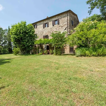 Madonnuccia By Mmega فيلة